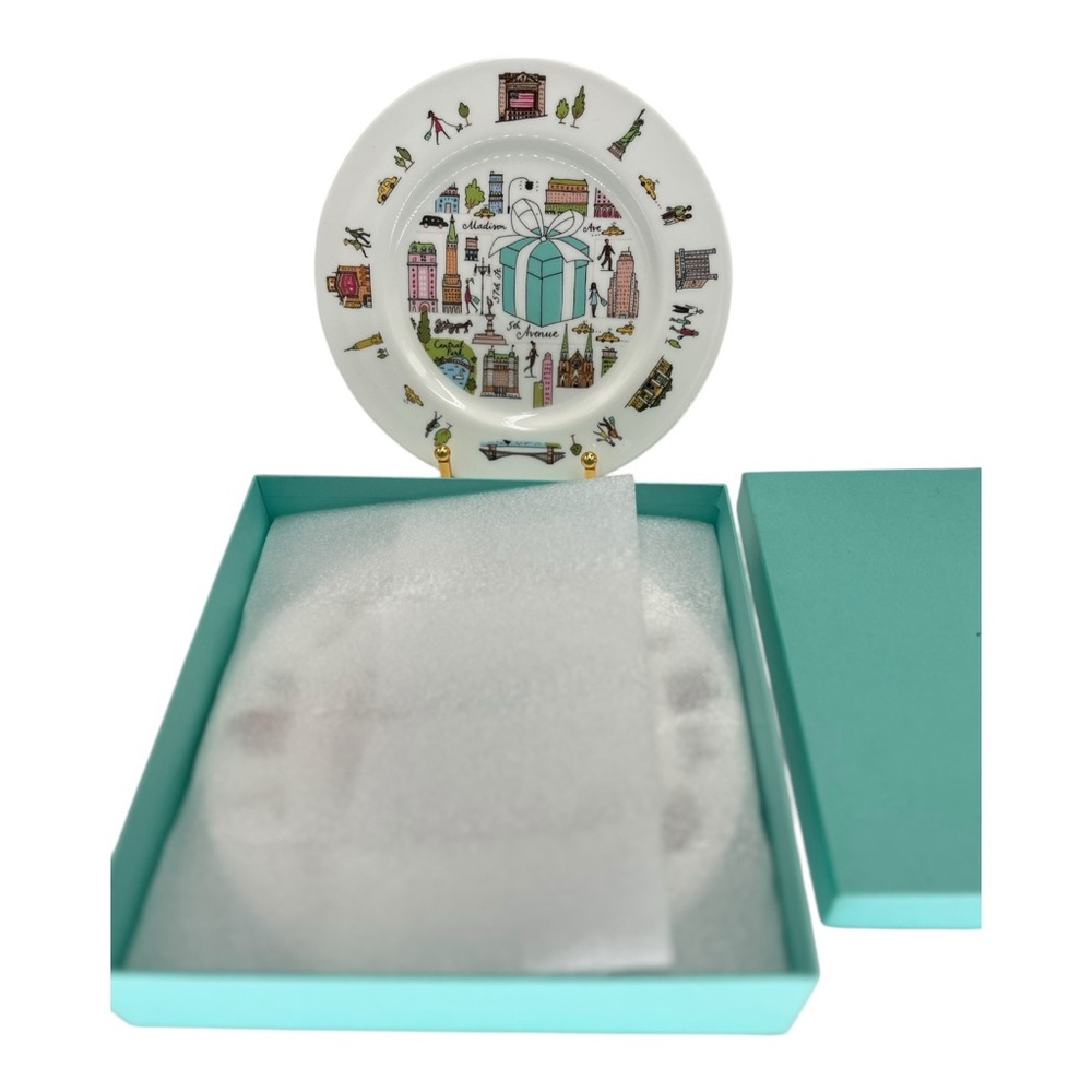 Tiffany & Co. Urban Design White Dinnerware Set - Picture 5 of 14